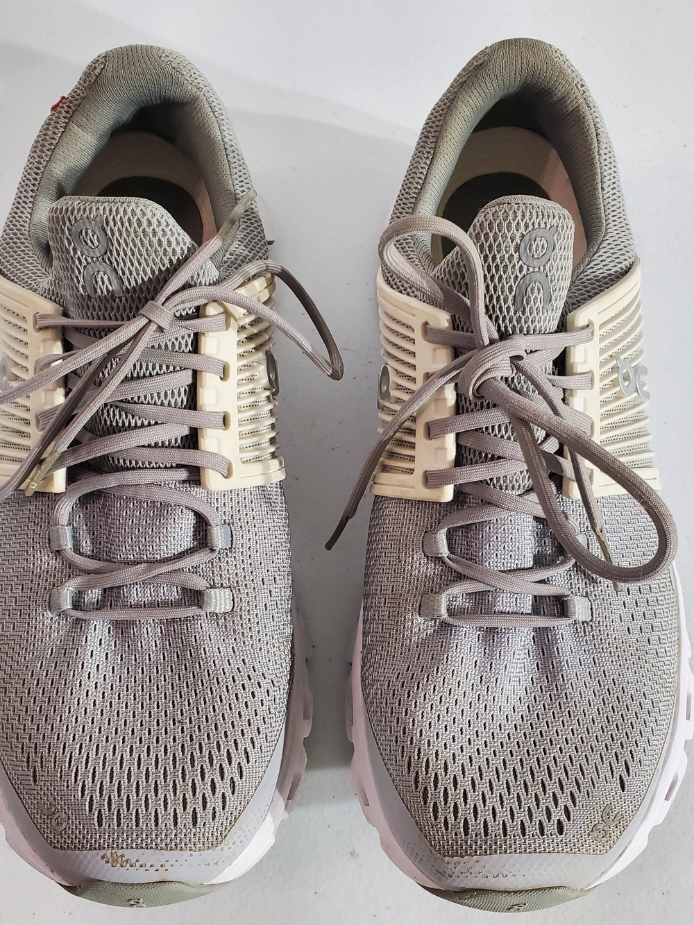 On Cloud Women's Sz 8.5 Grey Performance Running Shoes